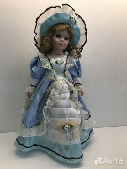 Кукла фарфоровая