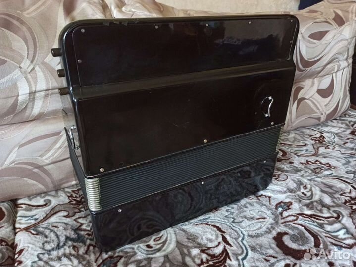 Шикарный Баян Юпитер Цельнопланочный 4х-голосный