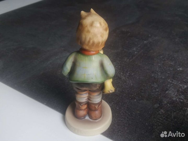 Фарфоровая статуэтка Hummel Goebel