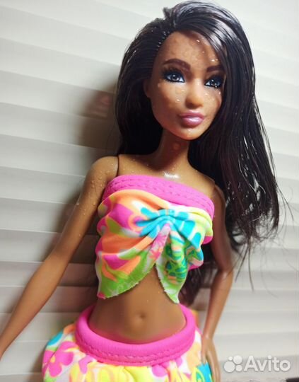 Барби йога Джун на статичном теле