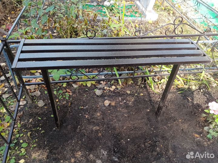 Скамья, лавочка металлическая