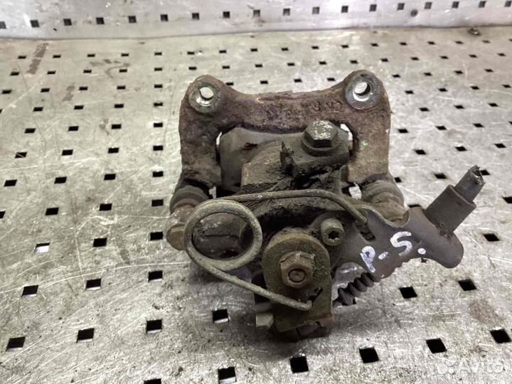 Суппорт задний правый Volkswagen Passat