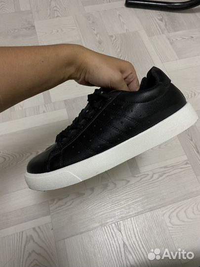 Кроссовки женские 38,5