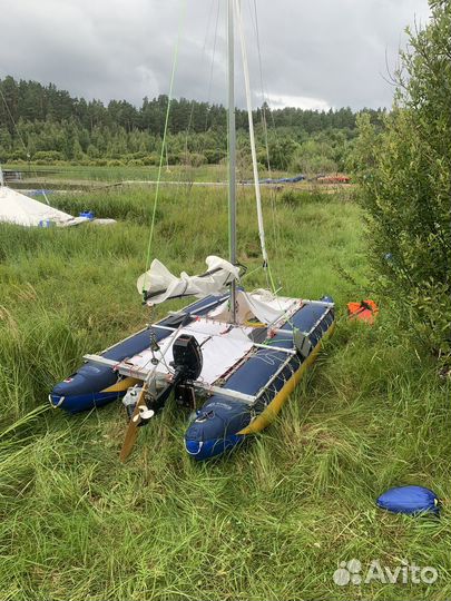 Надувной парусный катамаран