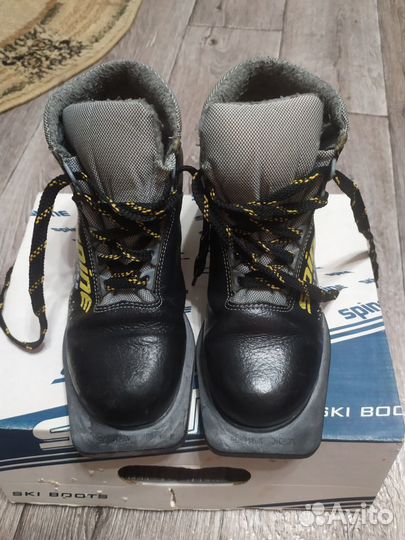 Лыжные ботинки