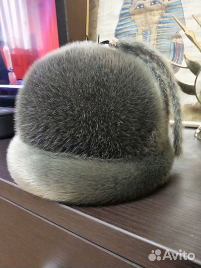 Женская зимняя шапка серо-оливковкого цвета