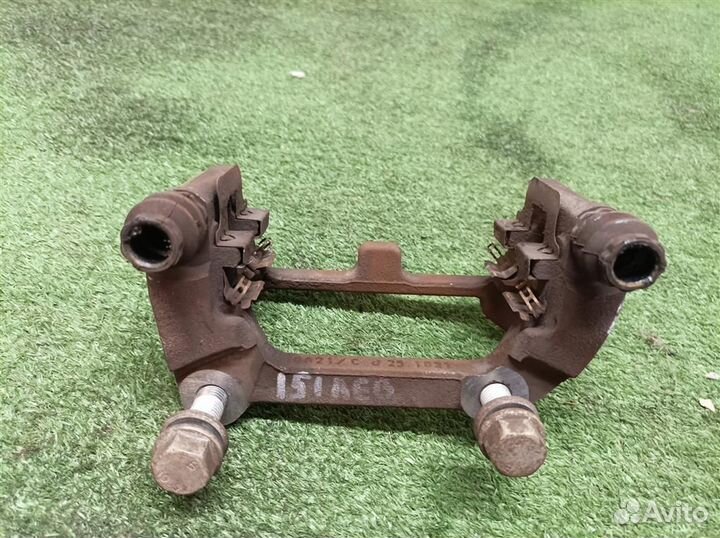 Скоба суппорта заднего левого Audi A4 (B8) 2007-2