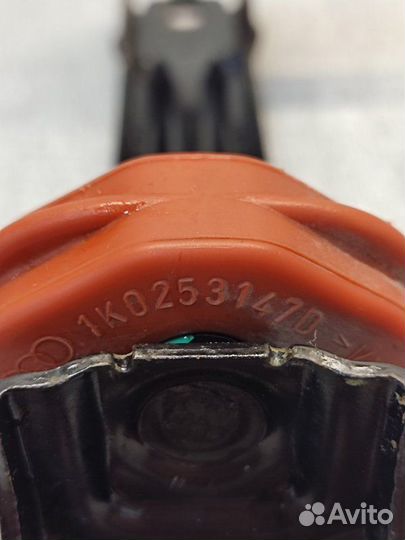 Подушка глушителя с кронштейном Volkswagen Jetta 6