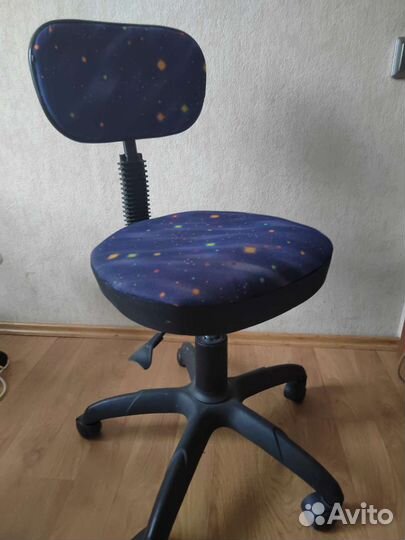 Продам письменныйй стол с тематикой Disney