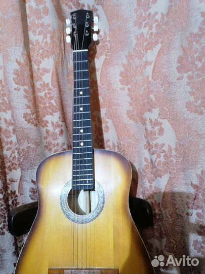 Акустическая гитара