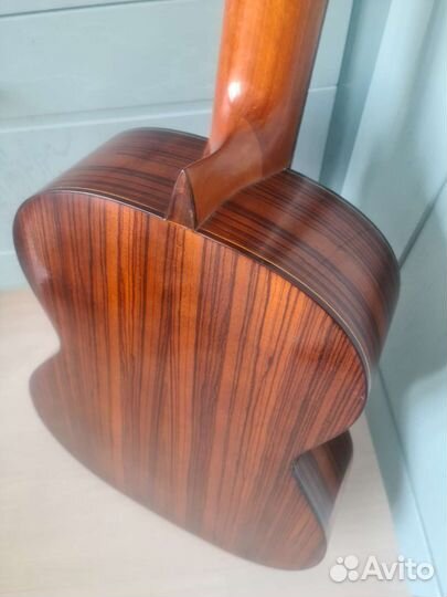 Классическая гитара Suzuki Sonoro n70