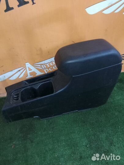 Подлокотник Mitsubishi Lancer 1.3