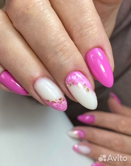Модель на маникюр и педикюр с покрытием гель лак