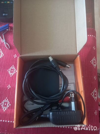 Цифровой эфирный приемник cadena CDT - 1793