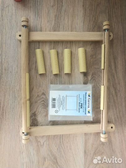 Пяльцы - рамка для вышивания 30*30 с клипсами