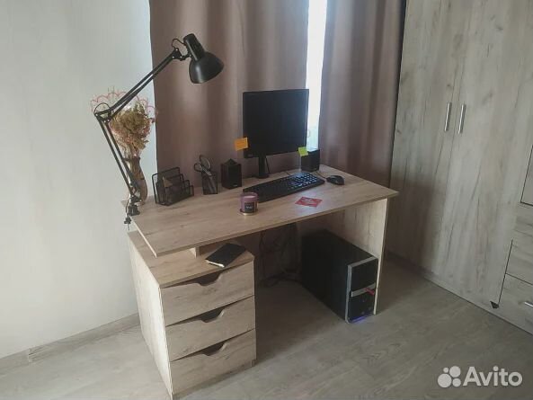 Стол письменный / компьютерный