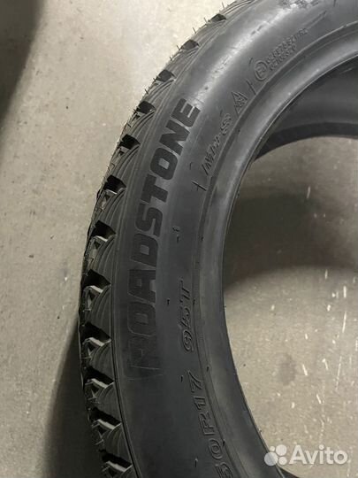 Roadstone Winguard Ice Plus 215/50 R17 95T