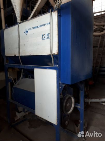 Мельница для муки харьковчанка 1200