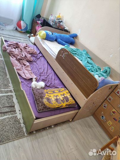 Кровать двухьярусная