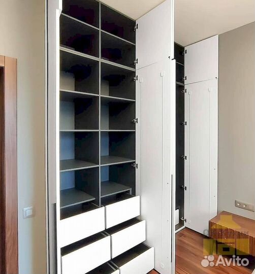 Распашной шкаф