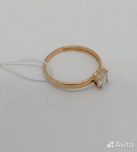 Золотое кольцо с камнем 17р
