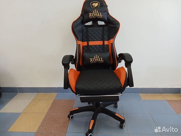 Кресло игровое с подножкой