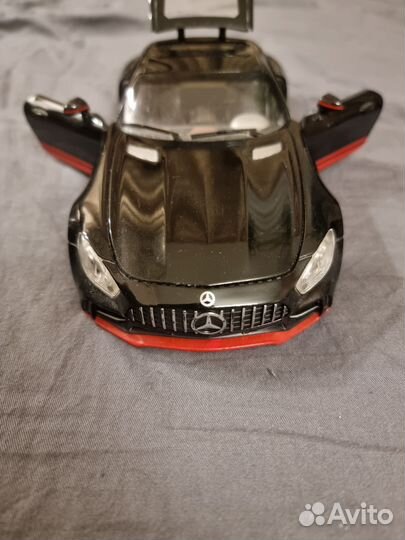 Игрушечная машинка