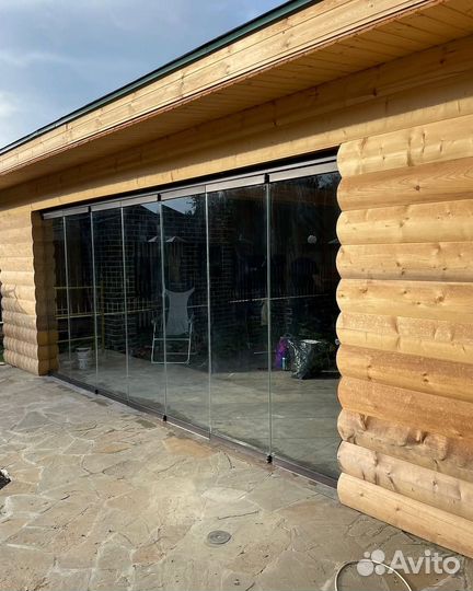 Безрамное остекление веранд беседок