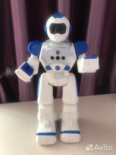 Робот игрушка на радиоуправлении