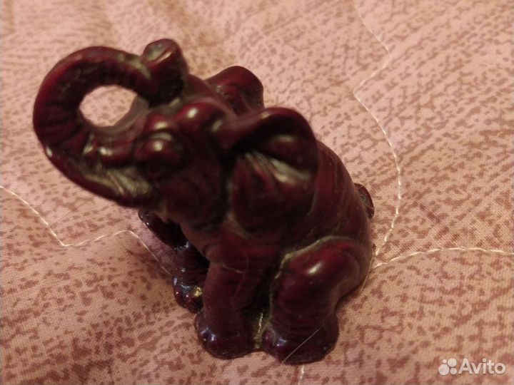 Фигурка слон