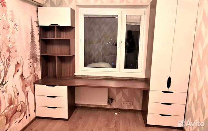 Рабочая зона в углу у окна