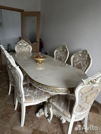 Стол обеденный и стулья