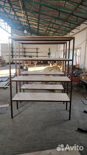 Металлические полки и стеллажи