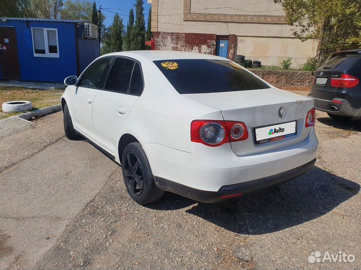 Volkswagen Jetta, 2010