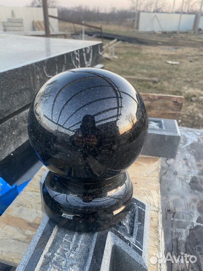 Вазы из гранита