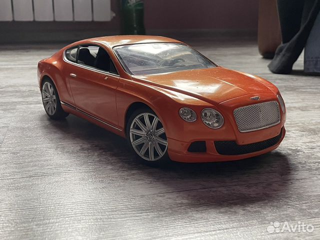 Машина Bentley на радиоуправлении 1/14