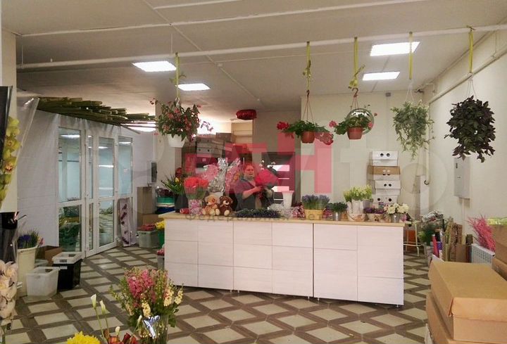 С арендатором Магазин цветов 180,7 кв.м