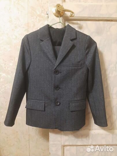 Школьный костюм для мальчика 128 серый