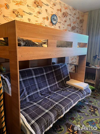 Двухярусная кровать с диваном