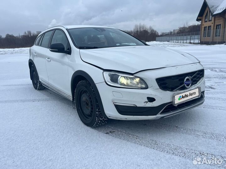 Volvo V60 Cross Country 2.4 AT, 2018, битый, 122 000 км