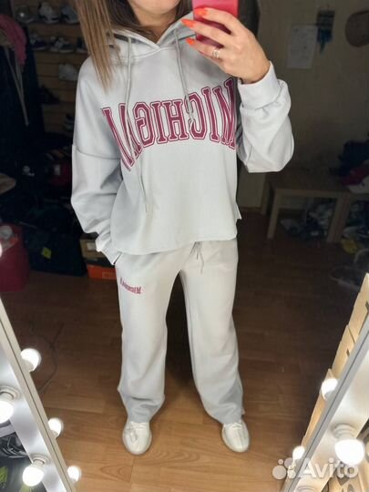 Женский спортивный костюм