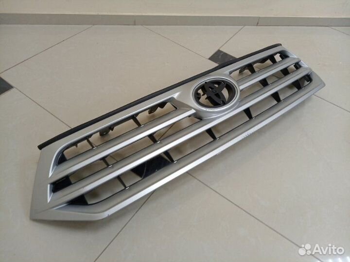 Решетка радиатора Toyota Highlander 2010