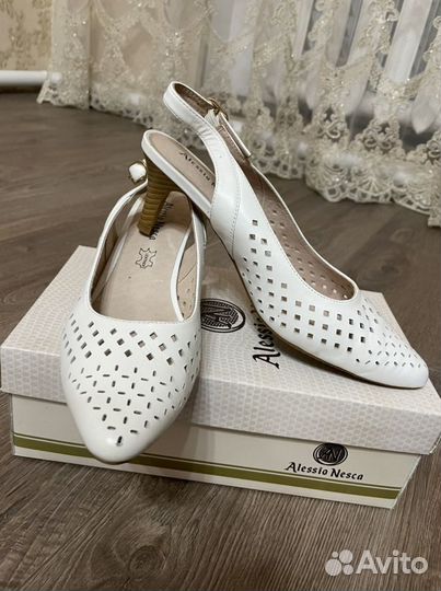 Босоножки женские