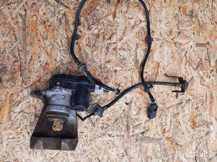 Суппорт тормозной задний правый Chrysler 200 2015