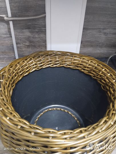 Кашпо для цветов из ротанга