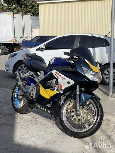 Honda 929