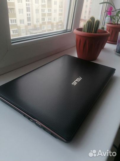 Новый, мощный ноутбук I3core+SSD