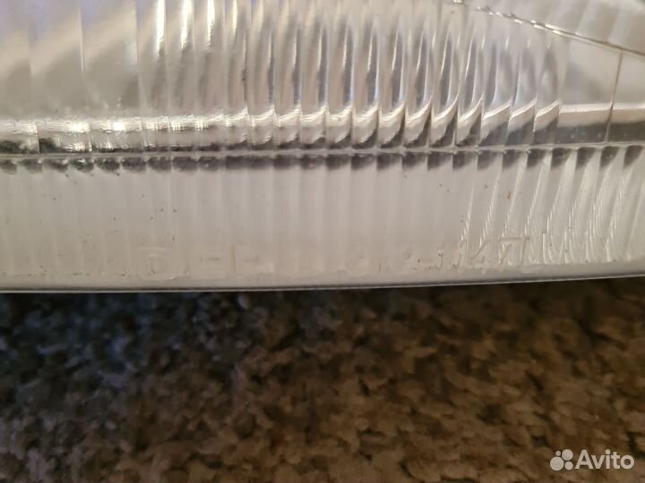 Продам передние фары на toyota corona