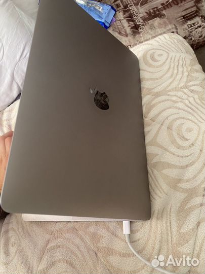 Apple MacBook Pro 13 256 touch bar