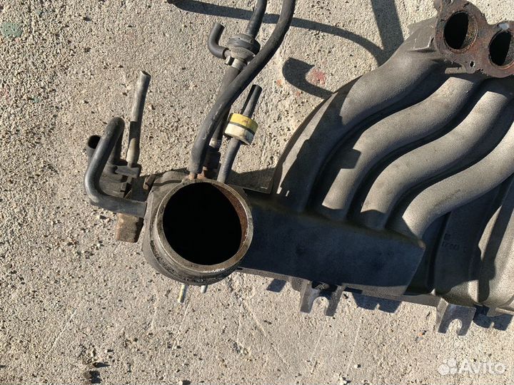 Впускной коллектор x16xe Opel Vectra B